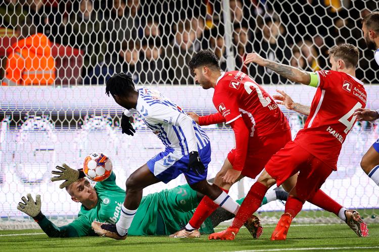 Wahid Faghir (i midten)  har scoret tre gange for FC Nordsjælland i forårets to første kampe i Superligaen.  Foto: Jens Dresling