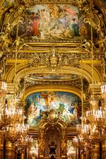 Foyeren i Opéra Garnier i Paris ser flot ud, men huset er dyrt at varme op, publikum tøver med at vende tilbage efter coronaen og forude venter store investeringer i mere bæredygtige tiltag.  Foto: Gonzalo Fuentes/Ritzau Scanpix