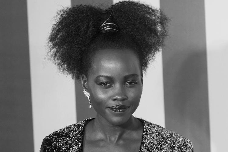 Udover at spille med superheltefilmene 'Black Panther' har Lupita Nyong'o også været med til at skabe et superheltekoncept til tv i sit hjemland Kenya.  Foto: Ik Aldama/Ritzau Scanpix
