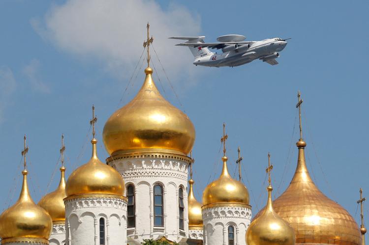 Det var et fly som dette, En Beriev A-50, der meldes ødelagt. Her er det fotograferet under en militærparade i Moskva i 2020. Foto: Evgenia Novozhenina/Ritzau Scanpix
