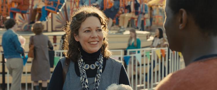 Olivia Colman er altid seværdig, og hun gør stærkt indtryk som den sindslidende biografmanager i Sam Mendes' film.     Pr-foto 20th Century Studio