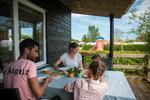 Luksushytter på campingpladser er blevet et alternativ til sommerhuse og charterrejser.   Foto: DK-Camp