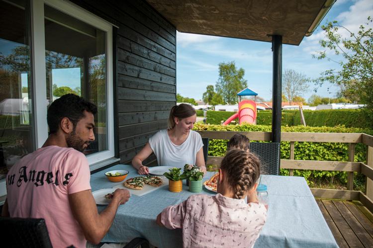 Luksushytter på campingpladser er blevet et alternativ til sommerhuse og charterrejser.   Foto: DK-Camp