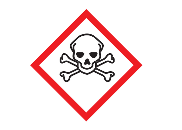 Ifølge miljøstyrelsen ophobes PFAS i dyr og mennesker, de mistænkes for at være hormonforstyrrende og kræftfremkaldende og de kan skade det ufødte barn.
Dette er styrelsens logo til advarsel mod akut giftige kemikalier, for eksempel pesticider, biosider og træsprit.  Foto: Miljøstyrelsen