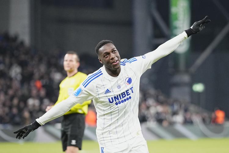 En flyvende Mohamed Daramy scorede to af FCK's mål mod OB.  Foto: Martin Sylvest/Ritzau Scanpix