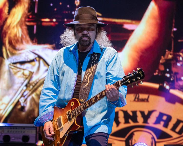 (FILES) In this file photo taken on May 11, 2019 musician Gary Rossington of Lynyrd Skynyrd performs during KAABOO Texas at the AT&amp;T Stadium in Arlington, Texas. - Guitarist Gary Rossington, the last remaining original member of US rock band Lynyrd Skynyrd died on Sunday, the band said. He was 71. Rossington was a founding member of the Southern rock group best known for the 1974 song "Sweet Home Alabama." (Photo by SUZANNE CORDEIRO / AFP) Foto: Suzanne Cordeiro/Ritzau Scanpix
