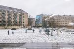 Vinterdagene bliver færre i Danmark, men en gang i mellem får ungerne mulighed for at opleve frikvarter i frost og hvidt, som her i december sidste år på Skolen ved Amagerbro i København.   Foto: Anders Holst Pedersen