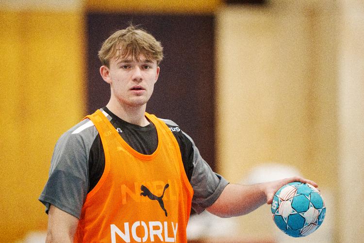 Thomas Arnoldsen er fremtidens mand på det danske landshold, men lige nu er der hård kamp om pladsen på netop hans position i bagkæden. Foto: Bo Amstrup/Ritzau Scanpix