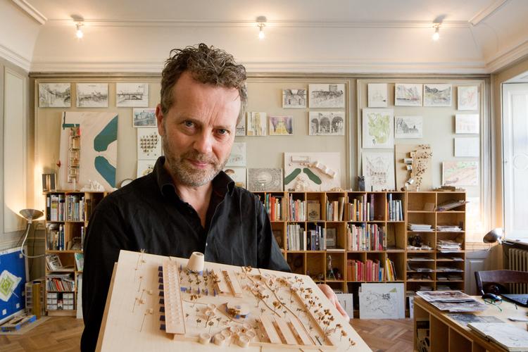 Hans Peter Hagens lancerede ideen til Torvehallerne i København.  Han har også rådgivet ved opførelsen af torvehaller i f.eks. Mali (bill.), Island og Grønland. Foto: Jens Frederiksen