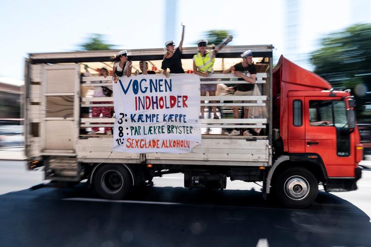 Blandt de studenter, der ikke har fået en uddannelse, når de fylder 30, arbejder tre ud af fire som ufaglærte. Her er det studenter fra 2022 i København.   Foto: Rasmus Flindt Pedersen