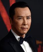 Den 59-årige kinesiske skuespiller Donnie Yen har flere gange udtalt sig positivt om det kommunistiske styre i Kina, og det har fået over 80.000 til at skrive under i protest over, at han skal uddele en pris ved dette års Oscars. Foto: Chris Pizzello/Ritzau Scanpix