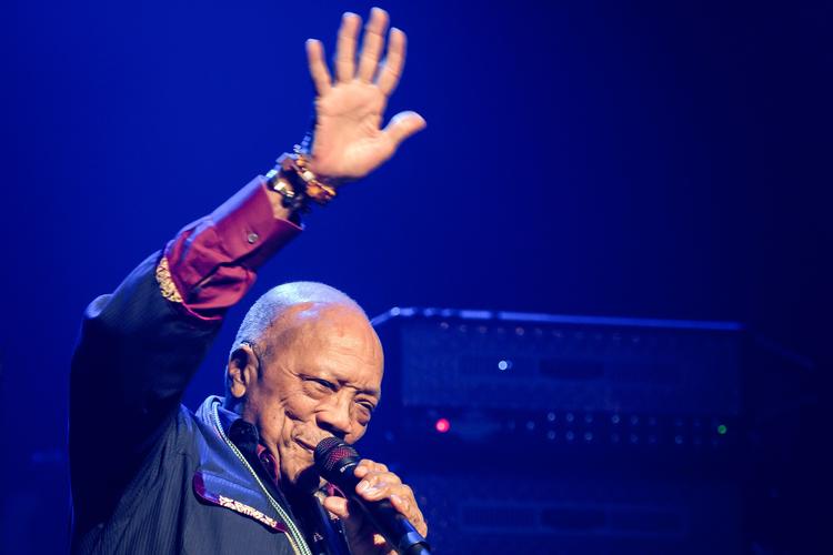 Quincy Jones har haft enorm indflydelse på mange afroamerikanske musikere, som Michael Jackson, men han har også haft et livslangt samarbejde med en sanger som Frank Sinatra. Foto: Fabrice Coffrini/Ritzau Scanpix