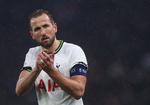 Godt nok klappede Harry Kane anerkendende af publikum på Tottenham Hotspur Stadium onsdag aften, men det var en anfører med en alvorlig mine, der forlod banen.    Foto: Paul Childs/Ritzau Scanpix
