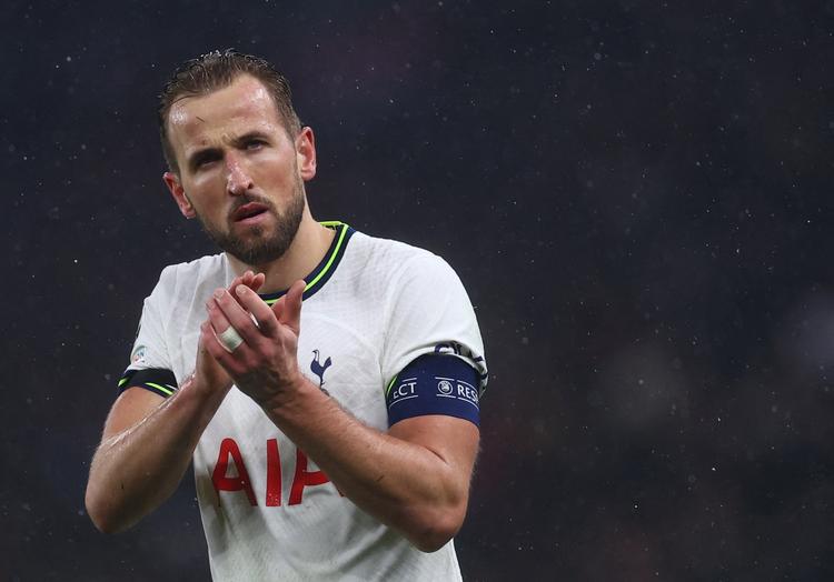 Godt nok klappede Harry Kane anerkendende af publikum på Tottenham Hotspur Stadium onsdag aften, men det var en anfører med en alvorlig mine, der forlod banen.    Foto: Paul Childs/Ritzau Scanpix