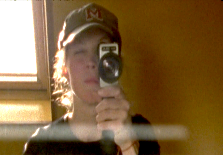 Da Mia Engberg var i begyndelsen af 20'erne, studerede hun film i Paris. Her mødte hun den vilde Vincent, som også dukker op i gamle videooptagelser i 'Hypermoon'. Foto: CPH DOX