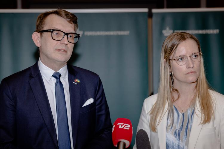 Troels Lund Poulsen og Stephanie Lose holder stolen varm i regeringen, indtil Jakob Ellemann-Jensen er tilbage, Foto: Christian Falck Wolff