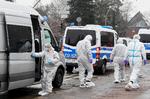 Tre mænd og tre kvinder i alderen 33 til 66 år samt et syv måneder gammelt foster mistede livet, da en 35-årig mand torsdag aften skød omkring sig i en af Jehovas Vidners rigssale i Hamburg. SIden skød gerningsmanden sig selv. Foto: Fabian Bimmer/Ritzau Scanpix