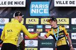 Jonas Vingegaard lykønskede Tadej Pogacar efter 8. og sidste etape i Paris-Nice, der endte med slovenerens tredje etapesejr i årets udgave. Pogacar er nu oppe på 8 sejre allerede i denne sæson. (Photo by Anne-Christine POUJOULAT / AFP)   Foto: Anne-christine Poujoulat/Ritzau Scanpix