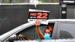 Det er den såkaldte Prop 22, hvor 59 procent af vælgerne i Californien stemte for, at chauffører fra samkørselstjenester skal anses som selvstændige underleverandører frem for ansatte, der har banet vej for appeldomstolens afgørelse. Afstemningen fik i 2020 en række Uber-chauffører til at protestere foran rådhuset i Los Angeles. Foto: Frederic J. Brown/Ritzau Scanpix