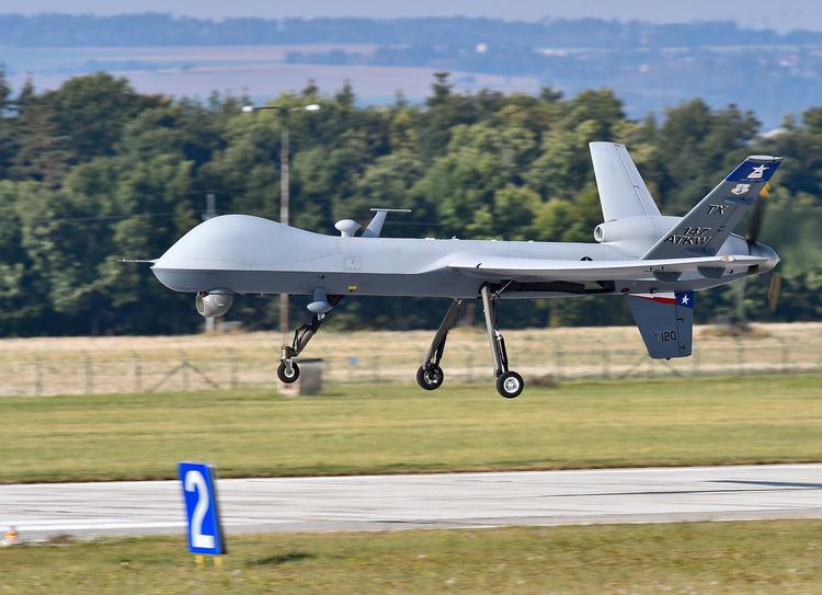 Det er en amerikansk drone som denne, der i går styrtede ned i Sortehavet efter en kollision med russiske jagerfly.  Foto: Lubos Pavlicek/Ritzau Scanpix