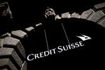 Credit Suisse er Schweiz' næststørste bank. Bankens aktier mistede onsdag næsten en fjerdedel af deres værdi.   Foto: Fabrice Coffrini/Ritzau Scanpix
