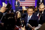 Ron DeSantis er ofte blevet kaldt en Trump-klon, og Trump mener da også selv, at han stort set egenhændigt har skabt Ron DeSantis. Men ​flere og flere republikanske politikere, strateger, donorer og vælgere synes at være blevet overbevist om, at kopien er bedre end originalen. Foto: Jonathan Ernst/Ritzau Scanpix