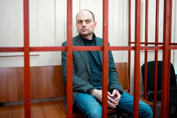 En af Putins politiske modstandere i Rusland, Vladimir Kara-Murza, risikerer at blive sendt i fængsel i op mod 25 år beskyldt for at krænke det russiske militær. Foto: Natalia Kolesnikova/Ritzau Scanpix