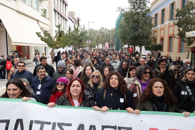 Græske arkæologer demonstrerede i Athen tirsdag, efter at en af deres kolleger var blevet overfaldet på øen Mykonos. Foto: Grækenlands sammenslutning af arkæologer