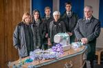 Den unge bøsse Anthony bliver myrdet, og politiet mener, han selv var ude om det. Men hans mor, spillet af Sheridan Smith (tv.), giver ikke op. Foto: ITV