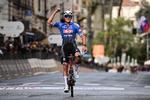 Matheiu van der Poel vandt Milano San Remo efter en hæsblæsende nedkørsel. Det var første gang, at han vandt det prestigefyldte italienske løb.  Foto: Marco Bertorello/Ritzau Scanpix