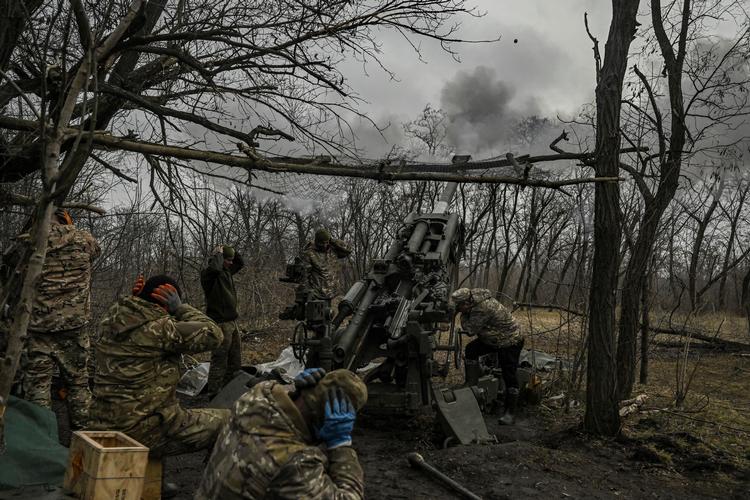 Ukraine har hårdt brug for helt almindelige artillerigranater i forsvaret mod den russiske invasionshær. Foto: Aris Messinis/Ritzau Scanpix