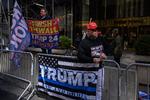 Det er ventet, at mange af Trumps tilhængere vil demonstrere i New York City mandag aften. Foto: Ed Jones/Ritzau Scanpix