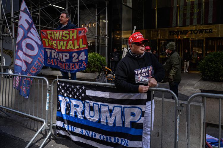 Det er ventet, at mange af Trumps tilhængere vil demonstrere i New York City mandag aften. Foto: Ed Jones/Ritzau Scanpix