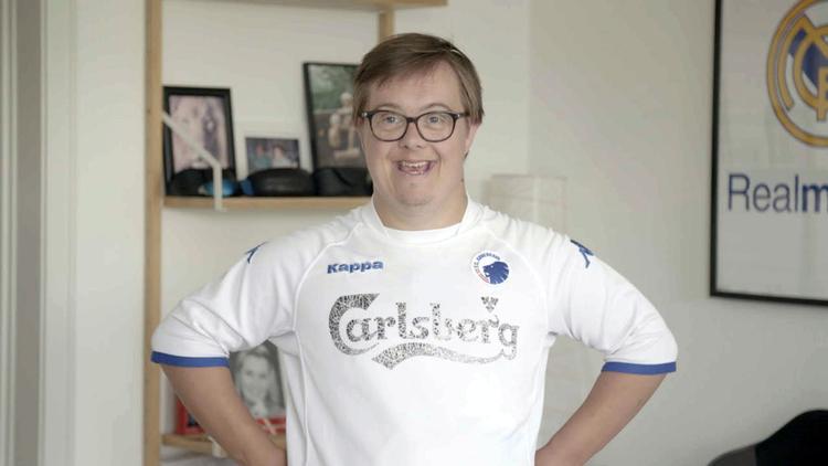 32-årige Jeff arbejder med musik og events. Han er damernes mand, men hans svaghed er stegte pølser, som han ikke bør spise, fordi han har svagt hjerte og skal passe på sin vægt.  