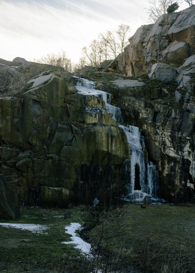 Københavnerne og folk, der kører over Storebælt, tænker ikke over det. Men de står på en bund af bornholmsk granit her fra Vang. Foto: Anders Holst Pedersen