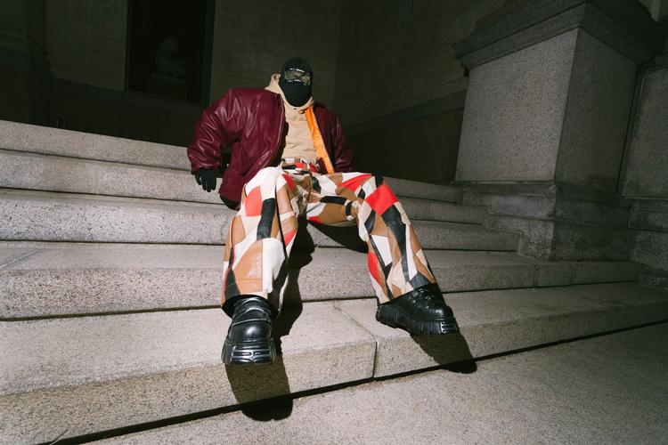 Den maskerede rapper D1MA debuterer med et af årets bedste albums, ’EV1GT&amp;ALT1D’. Foto: Pr-foto: Universal