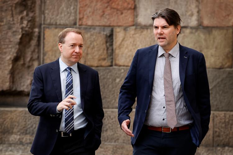 Venstres Michael Aastrup Jensen og Mads Fuglede (th.) er to af de syv medlemmer af Udenrigspolitiske Nævn, som er på besøg i Kyiv. Foto: Jens Dresling