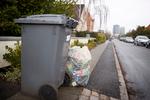 Mens 550 skraldemænd strejker på tredje døgn, begynder man at kunne mærke konsekvenserne i form af affald på gaderne på Amager, i København og på Frederiksberg.  Foto: Jens Dresling