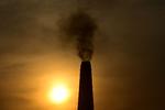  I mandags udkom FN's klimapanels store rapport om klimaet, og den fik den pligtskyldige dækning i medierne - og næste dag gik livet videre.   Foto: Sanjay Kanojia/Ritzau Scanpix