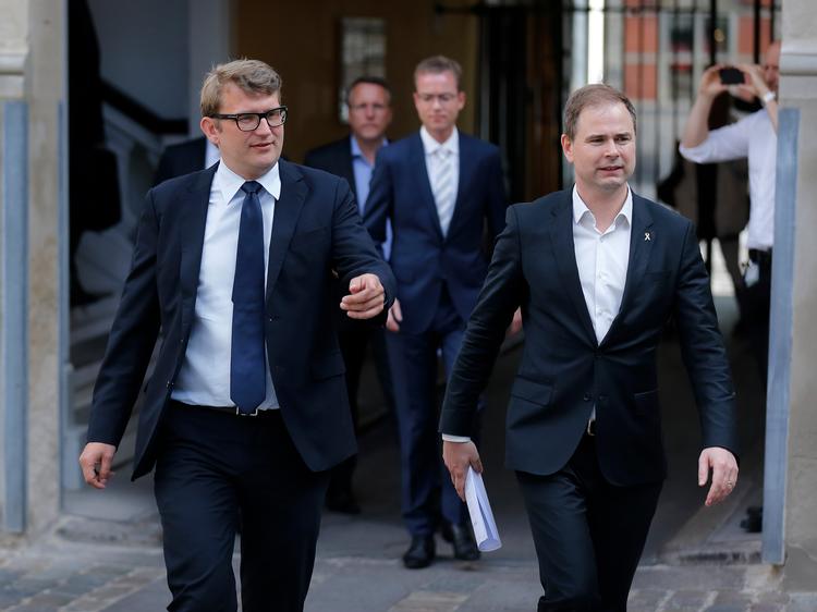 Fungerende forsvarsminister Troels Lund Poulsen (V) og finansminister Nicolai Wammen (S) har et stykke forklaringsarbejde foran sig, når de præsenterer forslaget til finanslov ved middagstid.   Foto: Jens Dresling