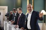 Regeringen har fremlagt finansloven. Den blev præsenteret af Jakob Engel-Schmidt (M), Nicolai Wammen (S) og Troels Lund Poulsen (V). Foto: Jens Dresling
