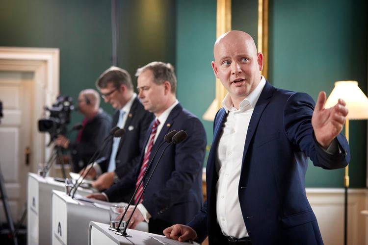   Pressemødet med finansminister Nicolai Wammen (S), fungerende forsvarsminister Troels Lund Poulsen (V) og kulturminister Jakob Engel-Schmidt (M) hvor SVM-regeringen præsenterer deres finanslovsforslag for 2023 samt Økonomisk Redegørelse i Finansministeriet torsdag 23. marts 2023.   Foto: Jens Dresling