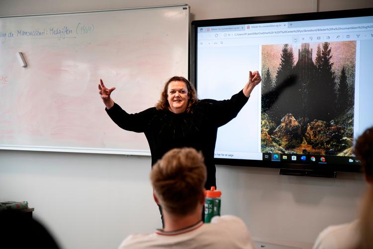 Jeanne Casna Friis fra HF &amp; VUC FYN blev sidste år indstillet og vandt en særpris i gymnasiekategorien. I hendes timer kan eleverne få spørgsmål som: Hvad ville Georg Brandes sige til det?  Foto: Janus Engel