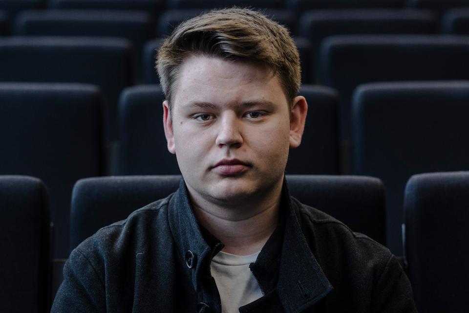 Axel Bredvad Scheuer kommer så forberedt, som han kan til de forskellige fag: »I vores studiegruppe ligger vi lige nu mere vægt på grammatik end på litteratur, fordi der er mange svære ting at komme ind i og lære i grammatik«. Foto: Anders Holst Pedersen
