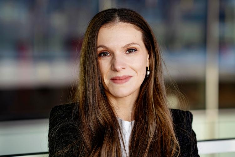 Isabella Hindkjær har tidligere været chefredaktør for VICE Danmark og siden 2020 chefredaktør for Femina, hvor hun anlagde en mere aktivistisk retning. 1 marts tiltrådte hun som P3's nye redaktionschef. Foto: Agnete Schlichtkrull/DR