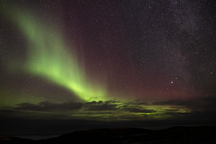 Chancerne for at se nordlys er højere desto nordligere, man er. Her er nordlys over Grønland, hvor nordlyset er langt mere spektakulært end på vores breddegrader. Foto: Thomas Borberg