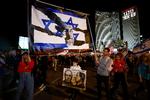 De omfattende demonstrationer fortsætter i Israel, hvor regeringen nu også er splittet. Foto: Amir Cohen/Ritzau Scanpix