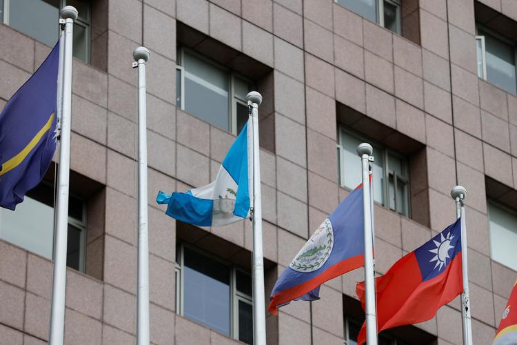 Honduras' flag er allerede pillet ned i det diplomatiske kvarter i Taiwans hovedstad, Taipei. Foto: Carlos Garcia Rawlins/Ritzau Scanpix