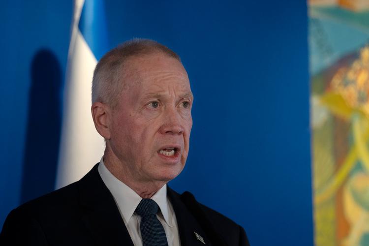 Yoav Gallant krævede en kontroversiel domstolsreform stoppet. Nu er han fyret fra regeringen. Foto: Maya Alleruzzo/Ritzau Scanpix