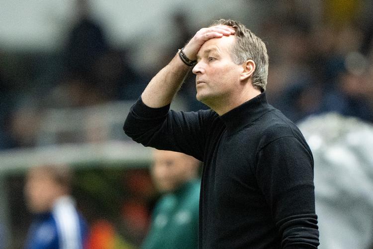 Landstræner Kasper Hjulmand havde en sort dag på kontoret i Kasakhstan, da hans mandskab formøblede en 2-0-føring i EM-Kvalifikationen.  Foto: Bo Amstrup/Ritzau Scanpix